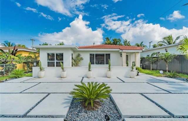 1731 NE 172nd St photos photos