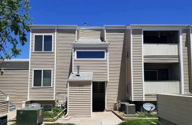 * 2 bed, 1 bath, Cherry Creek schools, Great location off Havana and Exposition with washer/dryer in complex photos photos