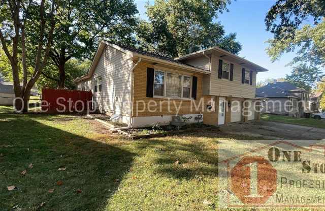 Charming 3 bedroom, 2.5 bathroom home with 2 car garage in Independence, Missouri Gallery 3