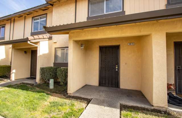 Beautiful 2-Bedroom, 2.5-Bath Condo with Community Pool Gallery 1