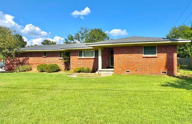 Charming 3-bedroom, 2-bath home on a corner lot in McAlester photos photos