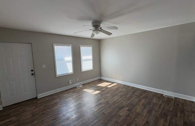 2 Bedroom available now!! $900/month! Updated unit!! photos photos
