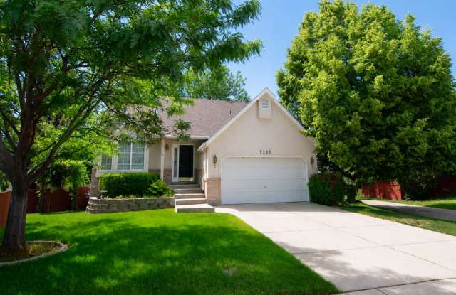 Charming 5-Bedroom Cul-de-Sac Home in Sandy with Garden Beds and Outdoor Space Gallery 1