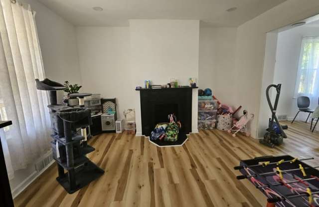804 Dubois Street Gallery 4
