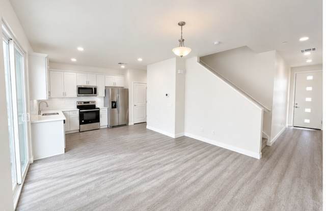 Stone View on Central Townhomes Gallery 4