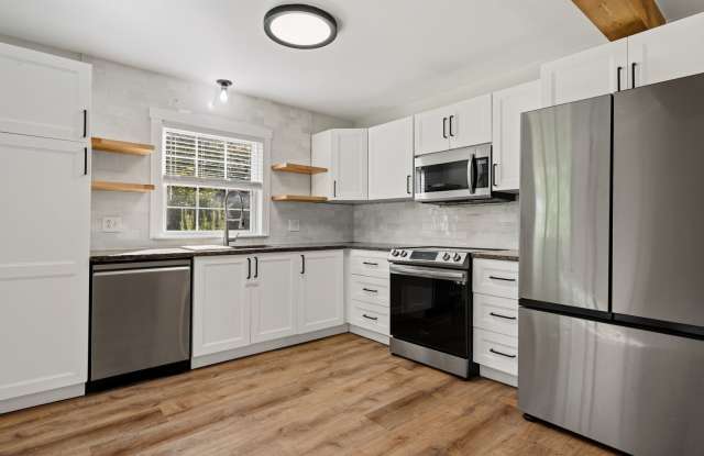 Available Now! Renovated 2bd/1ba Home 1.5 Miles from Downtown Durham with Detached Garage! Gallery 4