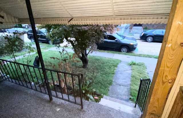 Great 2 Bedroom, 1 Bathroom in McKees Rocks- New Flooring and Great Backyard! photos photos