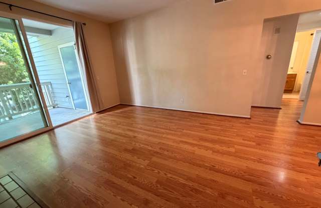 LARGE SECOND FLOOR CONDO UNIT IN FREMONT! photos photos