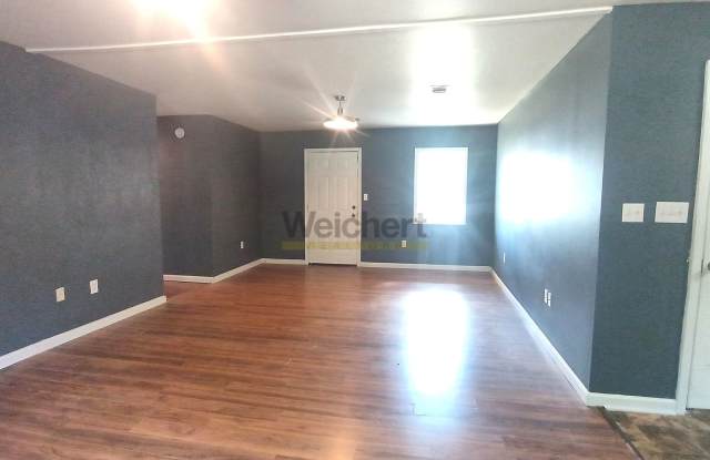 3 bedroom, 2 bath on a dead-end street Gallery 3