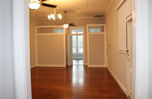 120-122 W Oak Street - 120-122 West Oak Street, Denton, TX 76201