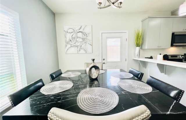 4729 Magnolia Street Gallery 2