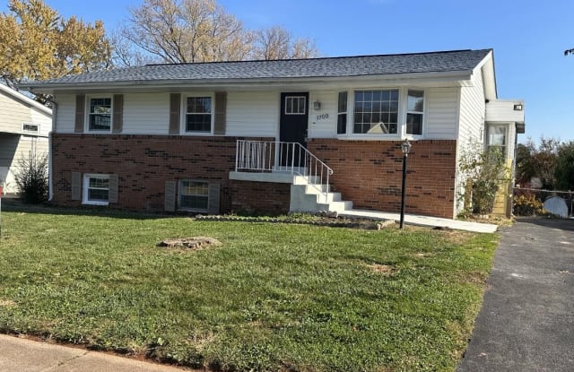 1700 N AMELIA STREET - 1700 North Amelia Street, Sterling, VA 20164