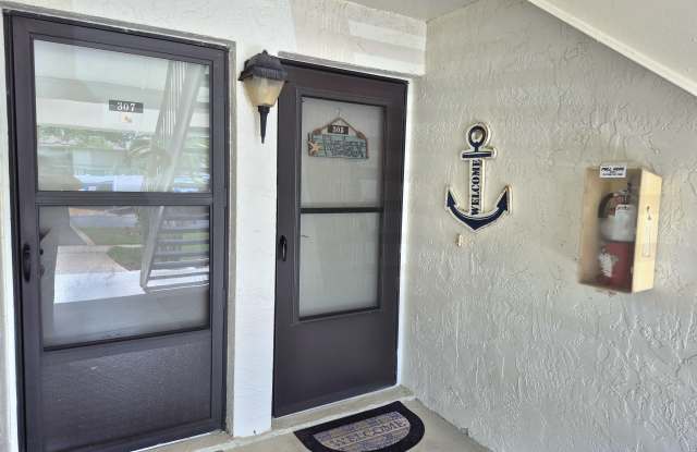 305 Meadow Ln Gallery 4