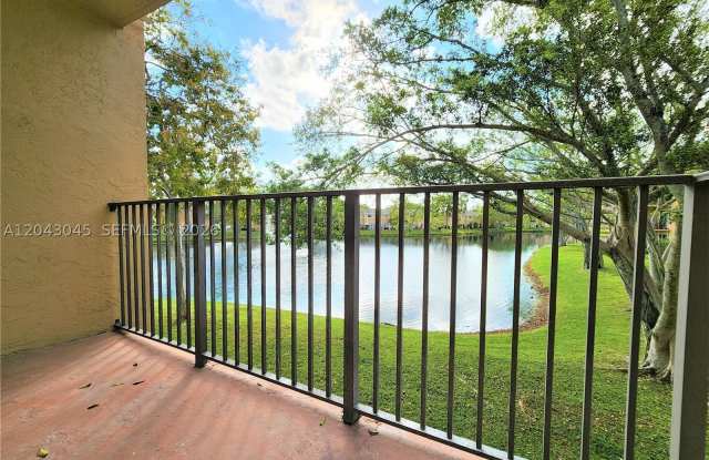 251 Palm Cir W photos photos