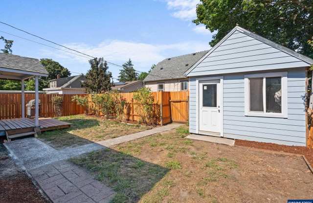 1138 13th Street Northeast - 2 photos photos