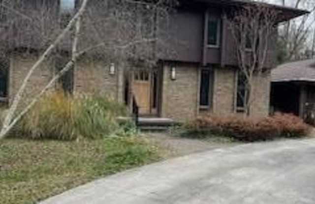 2732 Danbury Lane Gallery 3