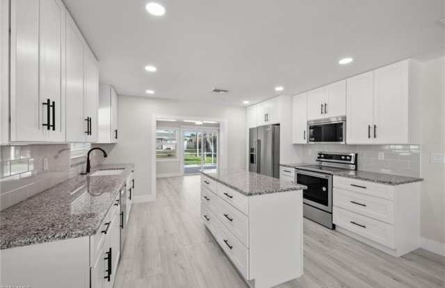 ANNUAL RENTAL - 2 BED / 2 BATH ATTACHED GARAGE IN NAPLES PARK photos photos
