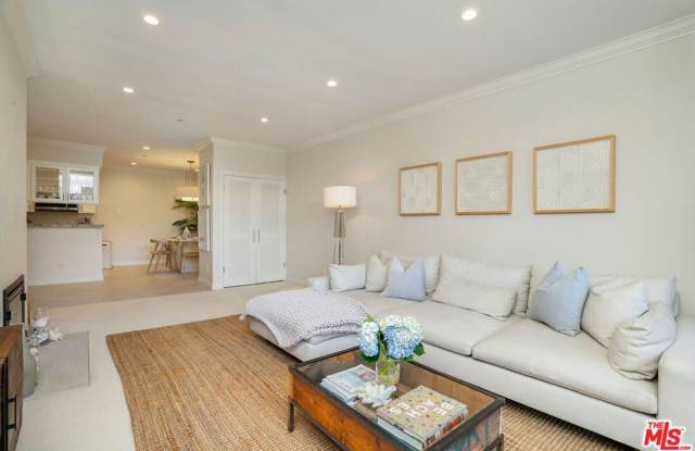 125 Montana Ave - 125 Montana Avenue, Santa Monica, CA 90403