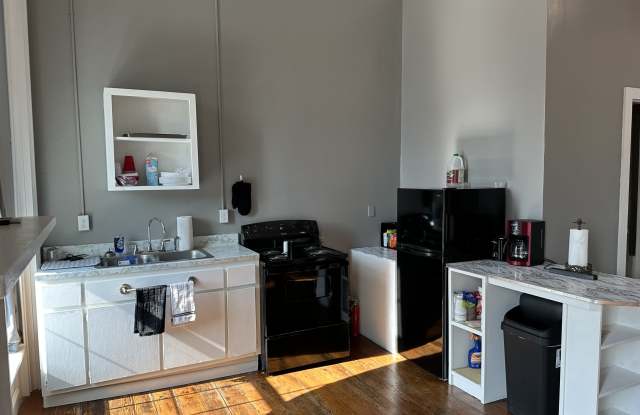 202 1/2 E. Broad STApt B Gallery 3