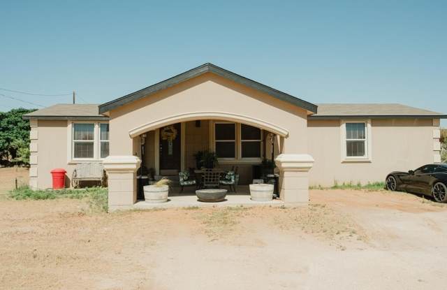 1715 N Clendenen Ave photos photos