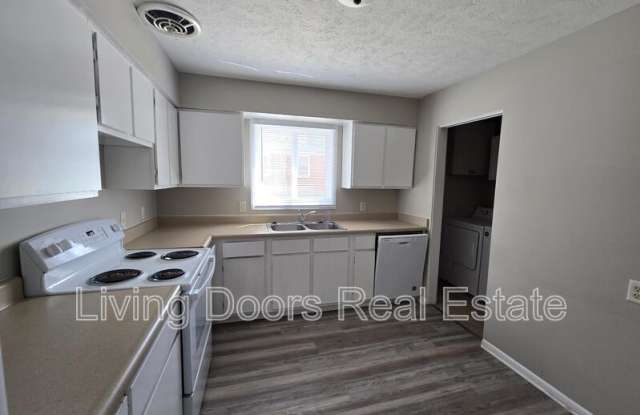 4715 Gladstone St. photos photos