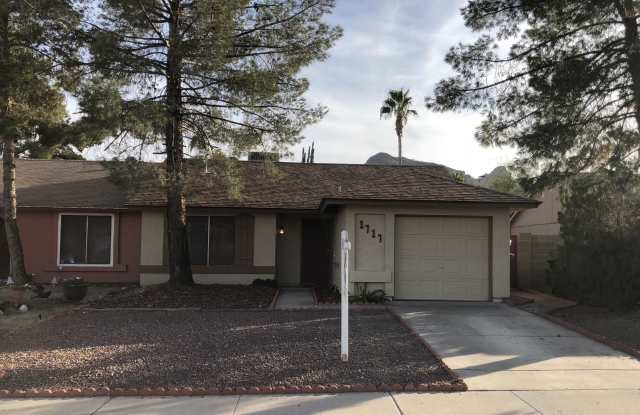 1717 E BEVERLY Lane Gallery 2