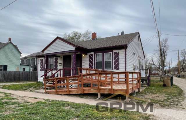 7 N Elm - 7 North Elm Street, Hutchinson, KS 67501