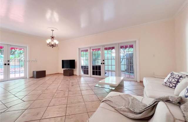 1890 Brickell Ave photos photos