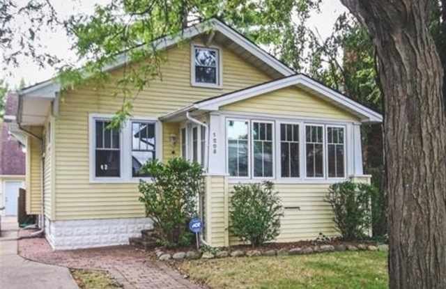 1208 Emmons Avenue photos photos