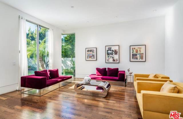 4850 ANDASOL Avenue Gallery 4