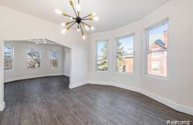 286 ROSEDALE Court Gallery 3