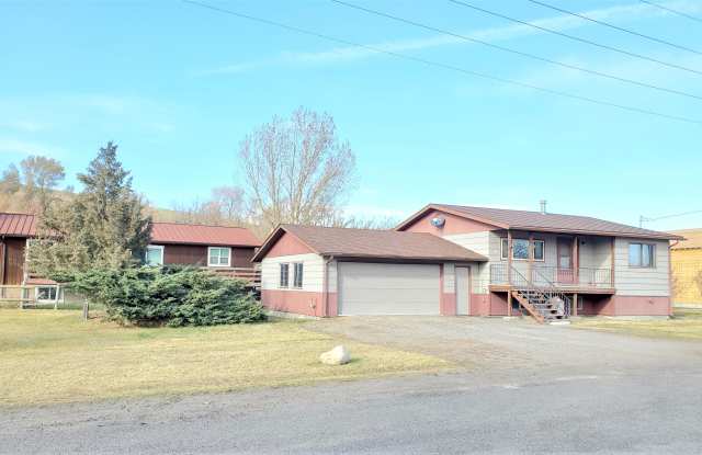 1205 East Montana Street - 1205 East Montana Street, Livingston, MT 59047