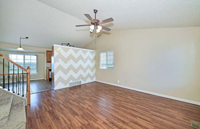 PP Views PLUS A/C! 3BD/2BA Home Backs to Open Space! Gallery 3