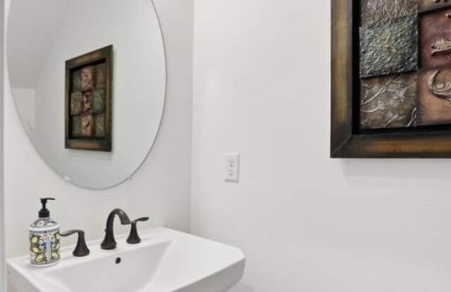 7712 Hawthorne Avenue Gallery 3
