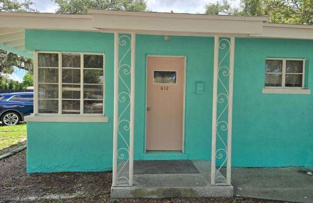Cute Studio Duplex in Downtown Sarasota Available Now! Gallery 3