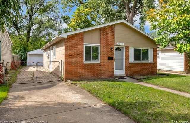 5938 Glenis Street Gallery 2