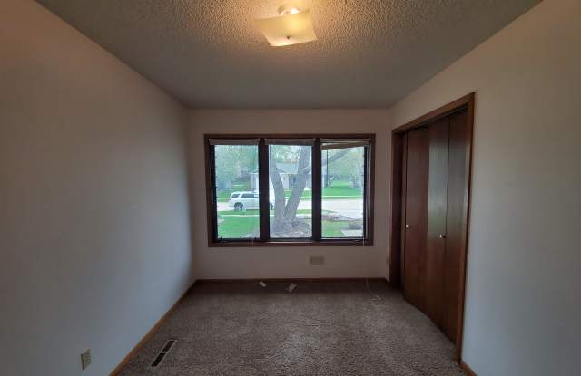 Stanwood Dr 715-717 Gallery 2