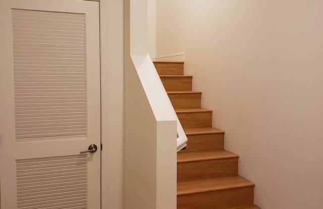 Otay Mesa: 2bd/3.5ba Playa Del Sol Multi Level Townhome - 5502 Caminito Sandwaves, San Diego, CA 92154