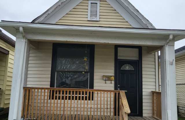 Flow through house with washer dryer hook up and off street parking photos photos