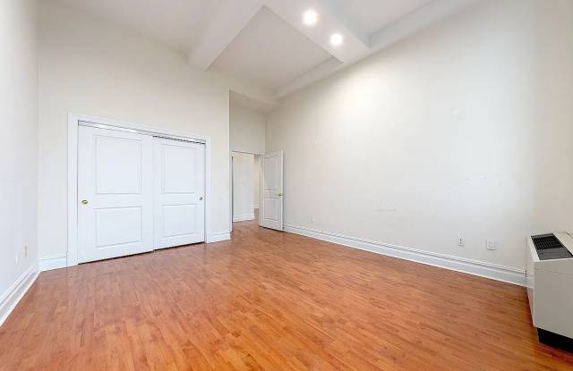 4502 Ditmars Blvd - 45-02 Ditmars Boulevard, Queens, NY 11105 4502 Ditmars Blvd - 45-02 Ditmars Boulevard, Queens, NY 11105