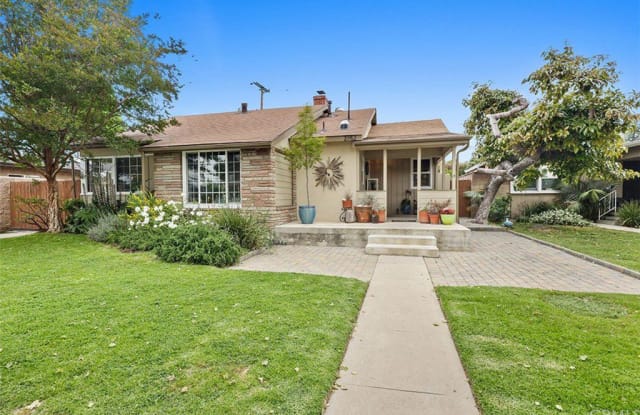 2752 Knoxville Avenue - 2752 Knoxville Avenue, Long Beach, CA 90815