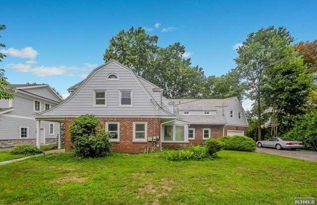 268  Robin Road - 268 Robin Road, Englewood, NJ 07631