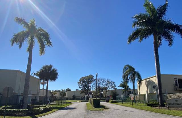 Spacious townhouse in the heart of Wellington! Don't miss it! Gallery 1