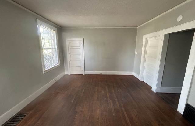 3 Bedrooms | 1 Bathroom | Approximately 1,100 Sq. Ft. Shandon / USC Area Gallery 4