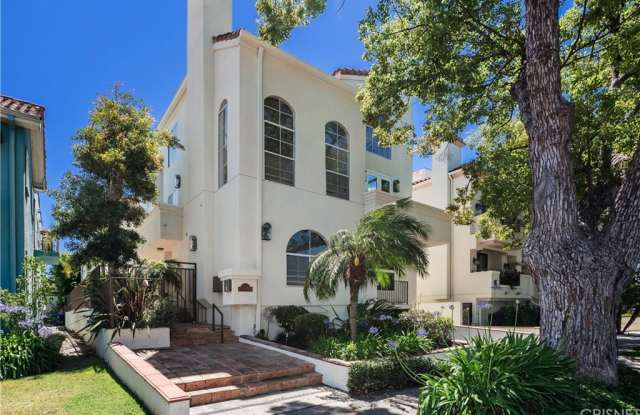 750 N Alfred Street - 750 North Alfred Street, Los Angeles, CA 90069