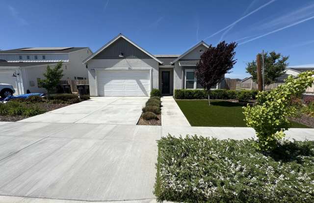 Lennar Home with Solar Available now for move in! Short term lease - 106 West Tyler Avenue, Tulare County, CA 93291