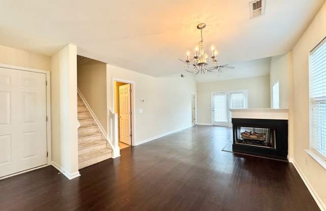 Charming 3 Bedroom in Robyn's Glen! - Move-In Special Gallery 4