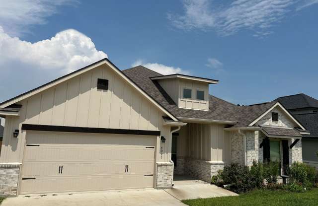College Station - 3-bedroom, 2-bathroom, 2 car garage, fenced in back yard in Brewster Point photos photos