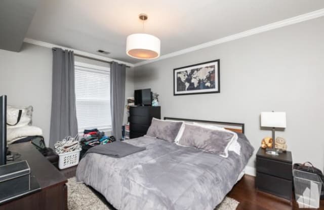 738 W Melrose - 738 West Melrose Street, Chicago, IL 60657