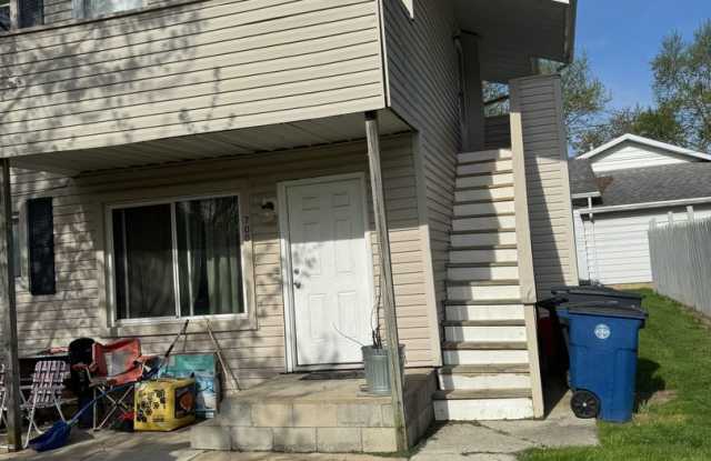 Two Bedroom One Bath Upper Unit in Duplex photos photos